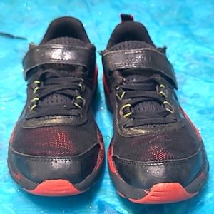 Boys' Under Armour sneakers 2y